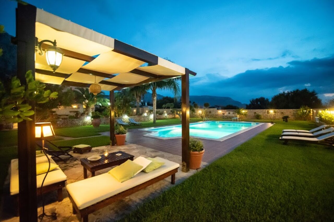 Villa Carta con piscina privata a Palermo